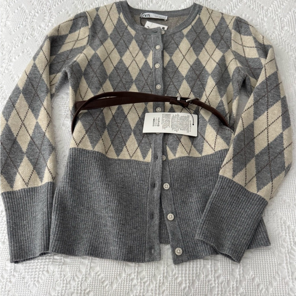 Brand new Zara sweater with belt.